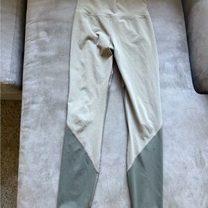 Vuori Green High-Waisted Leggings